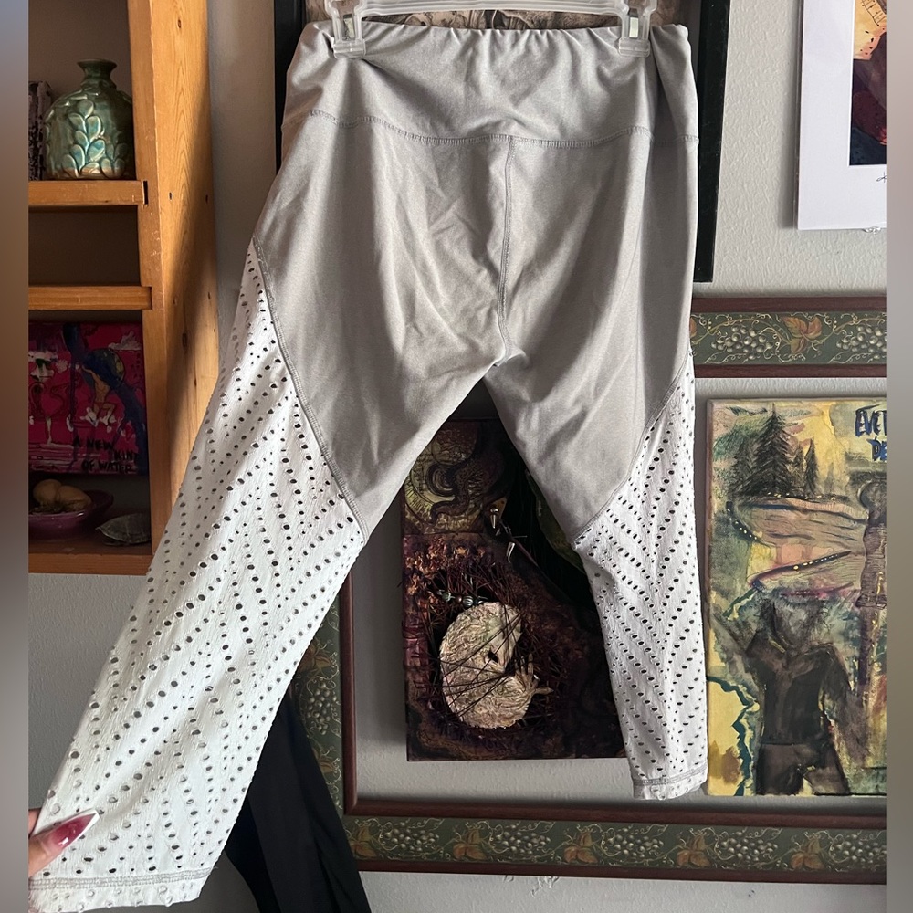 LOT OF 6- workout gym clothes medium/large - Picture 10 of 12